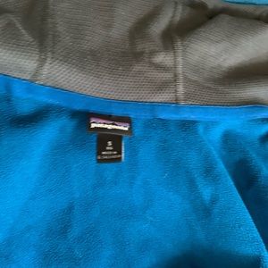 Men’s Patagonia full zip lightweight jacket